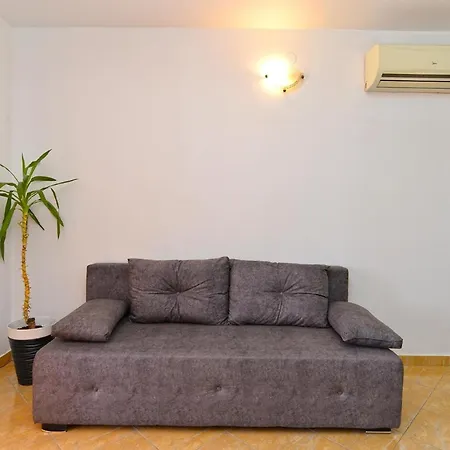 Apartment Fuer 6 Personen Ca 52 Qm In Pula, Istrien Istrische Riviera *